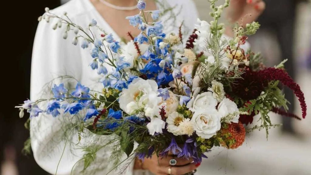 Peonies in bouquets: the language of flowers unveiled