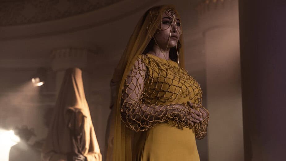 Sharjah Performing Arts Academy hosted their epic, glamorous Annual Costume Gala Night – Under the Dome, themed “East Meets West”