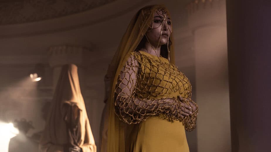 Sharjah Performing Arts Academy hosted their epic, glamorous Annual Costume Gala Night – Under the Dome, themed “East Meets West”