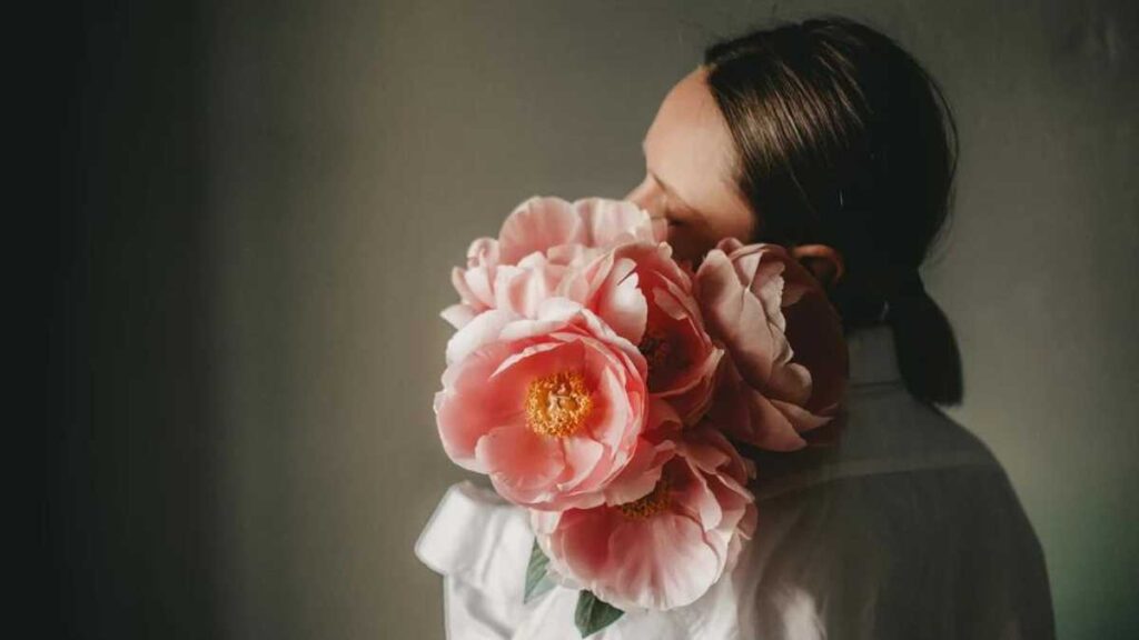 Peonies in bouquets: the language of flowers unveiled