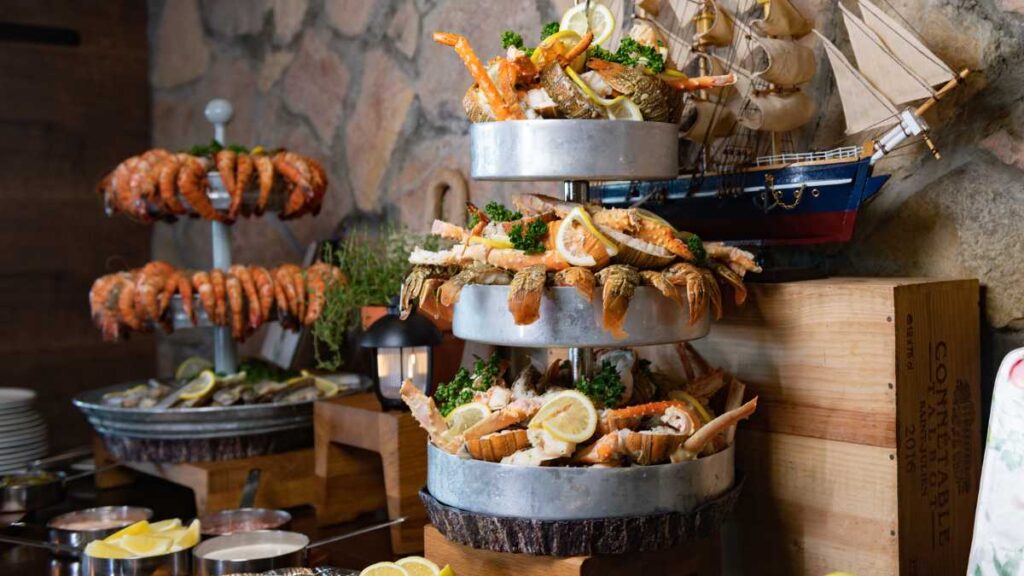 Family-Friendly Fun at Boons Brasseries and Bar At Mövenpick Resort Al Marjan Island, we understand the importance of catering to families' needs and ensuring that everyone has a fantastic time. In addition to our exceptional culinary offerings, Boons Brasseries and Bar provides a host of activities designed to delight guests of all ages. From pool access to beach adventures and a dedicated kids club, there's something for everyone to enjoy. Our team of edu-trainers organizes outdoor activities that are both educational and entertaining, ensuring that children have a blast while learning.