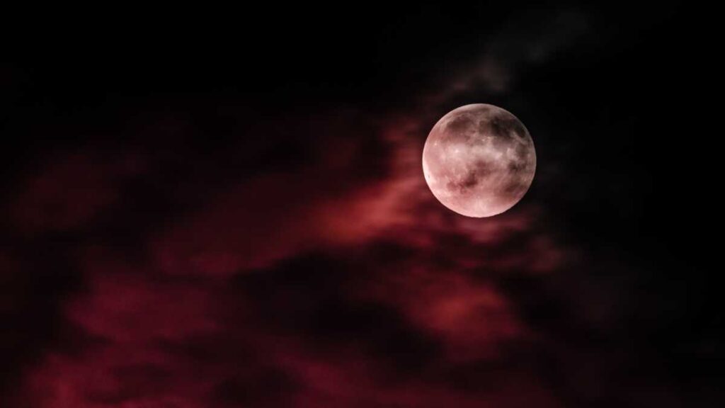 UAE Skies Are Turning Red: Here’s Where to Catch the Blood Moon