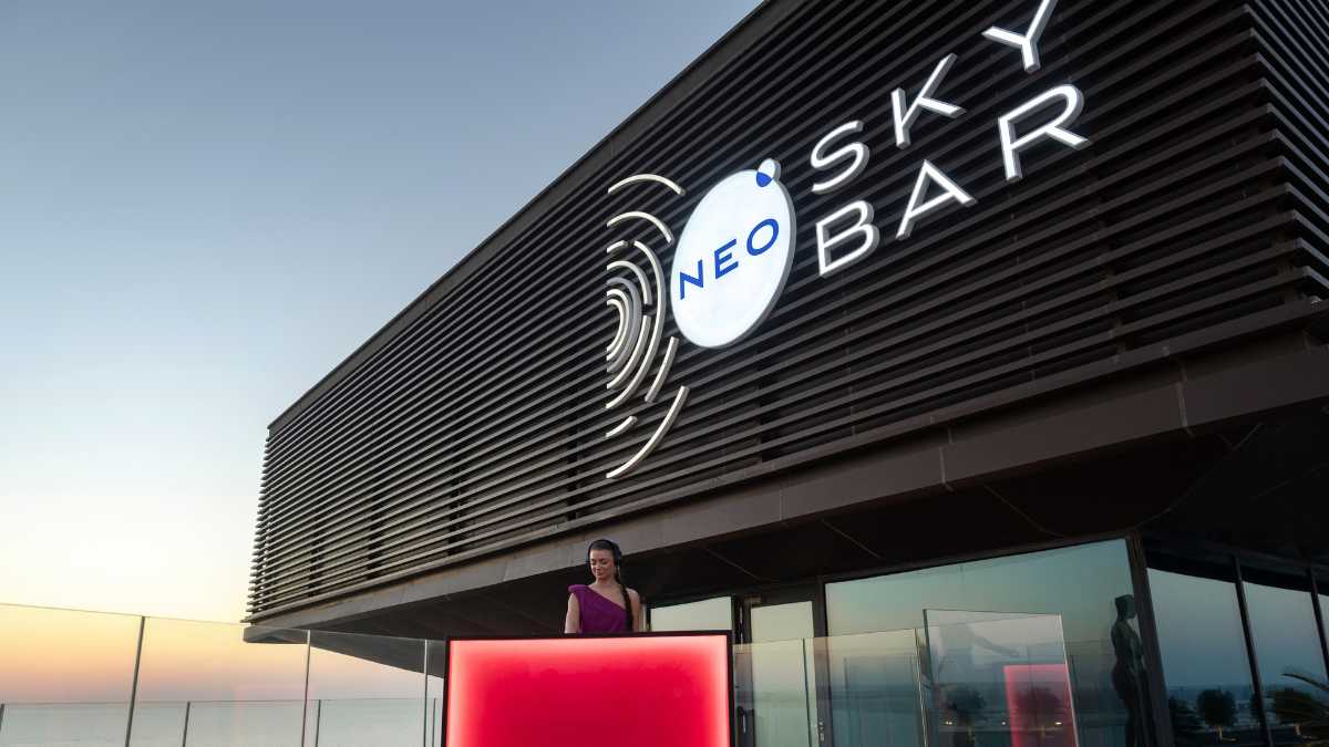Neo Sky Bar Sundown Fun! - WOW-RAK