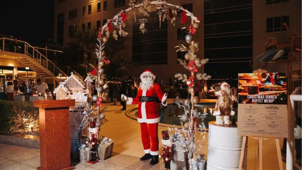 Festive Christmas Dinner by the Pool
