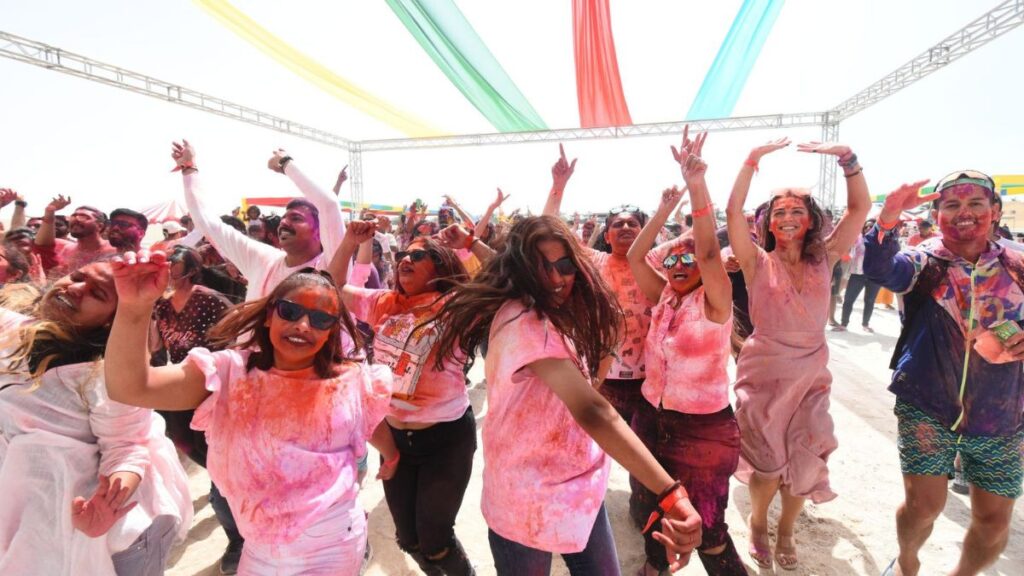 Color Splash 3.0 Brings Holi to RAK’s White Beach